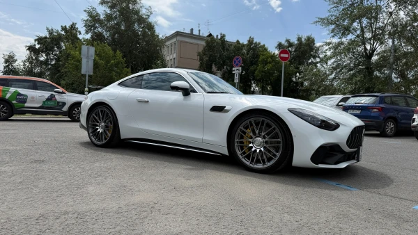 Оклейка полиуретаном Mercedes Amg gt r