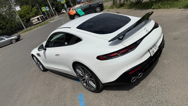 Оклейка полиуретаном Mercedes Amg gt r