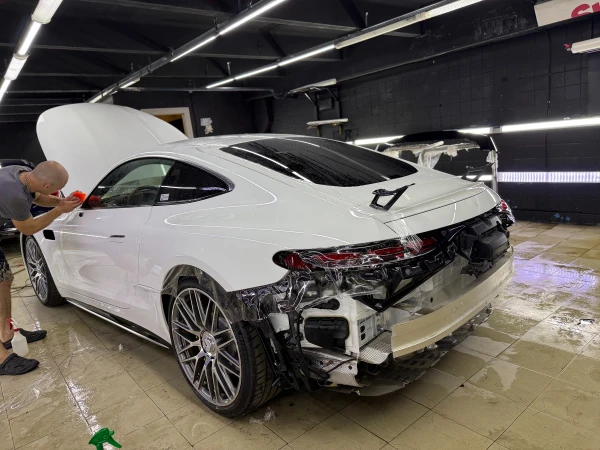 Оклейка полиуретаном Mercedes Amg gt r