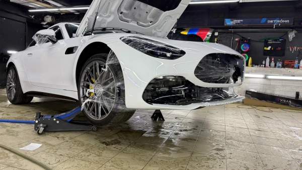 Оклейка полиуретаном Mercedes Amg gt r