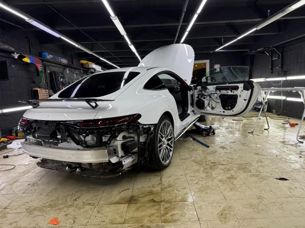 Оклейка полиуретаном Mercedes Amg gt r