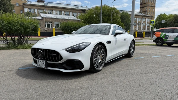 Оклейка полиуретаном Mercedes Amg gt r