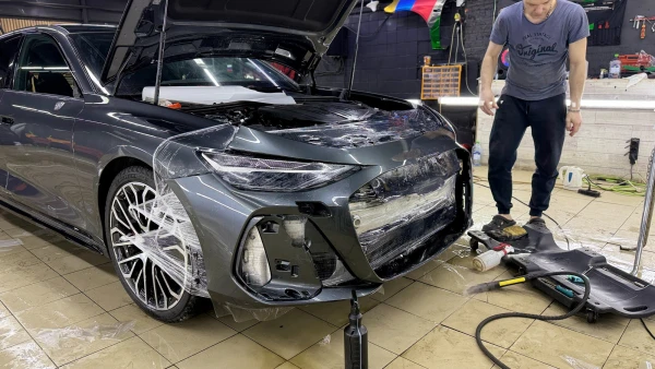 Оклейка полиуретановой пленкой Audi 