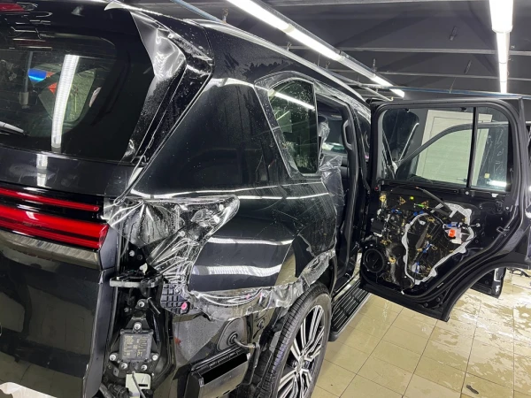 Оклейка полиуретановой пленкой Lexus