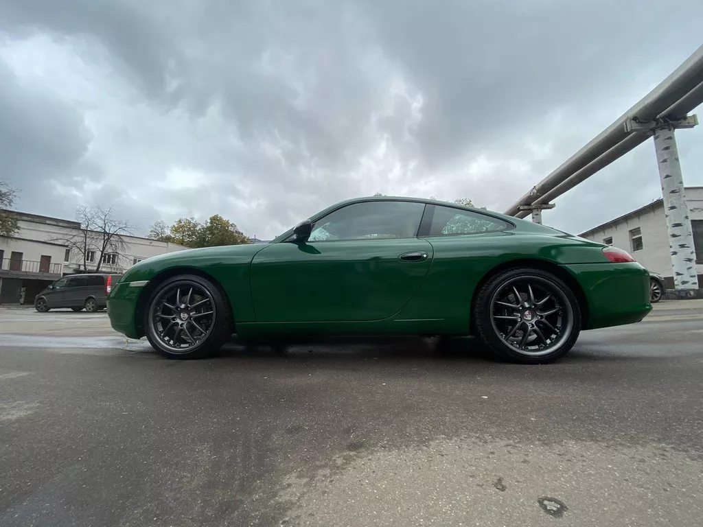 Оклейка Porsche 911 цветным полиуретано