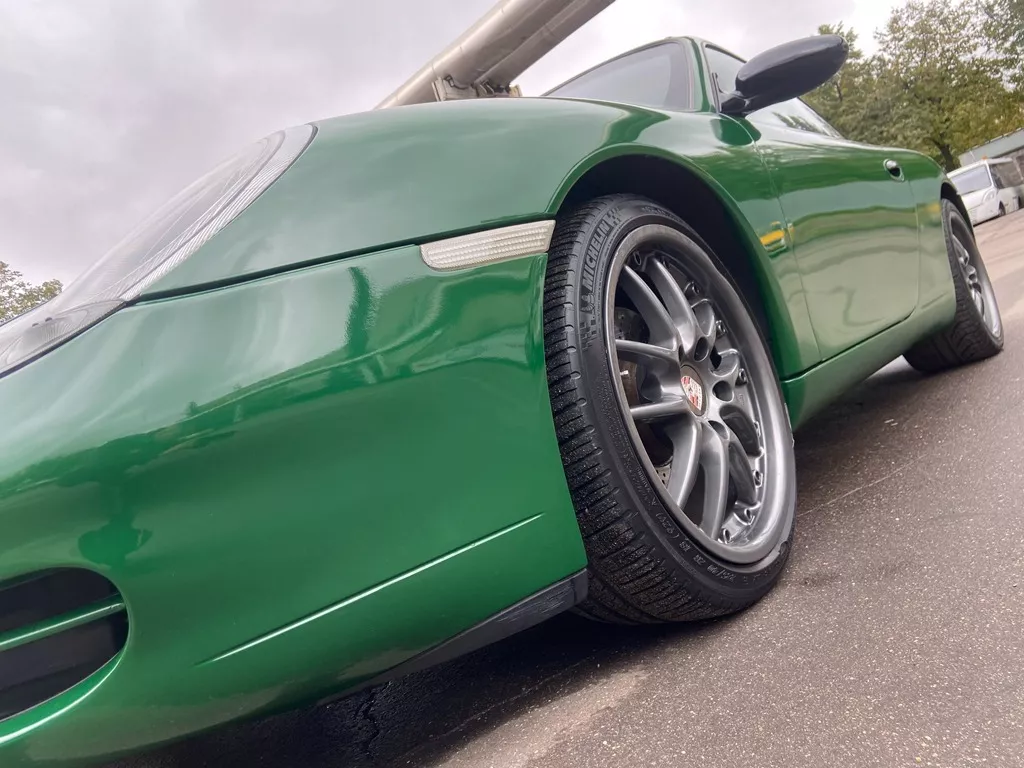 Оклейка Porsche 911 цветным полиуретано