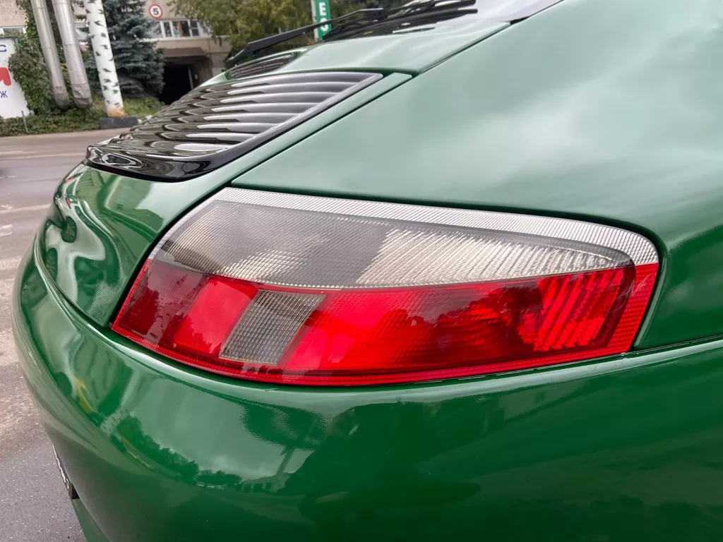 Оклейка Porsche 911 цветным полиуретано