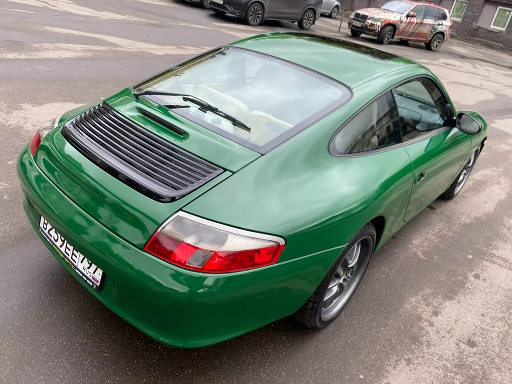Оклейка Porsche 911 цветным полиуретано