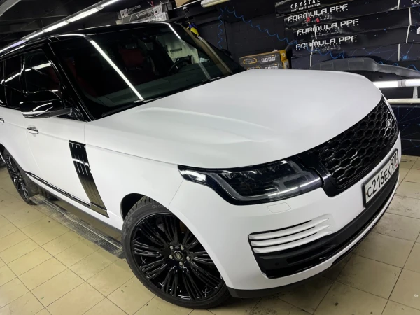 Оклейка Range Rover в белый мат