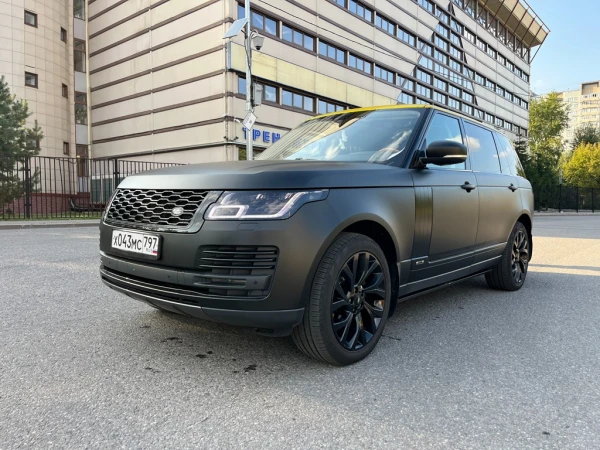 Оклейка Range Rover Vogue черной сатиновой пленкой