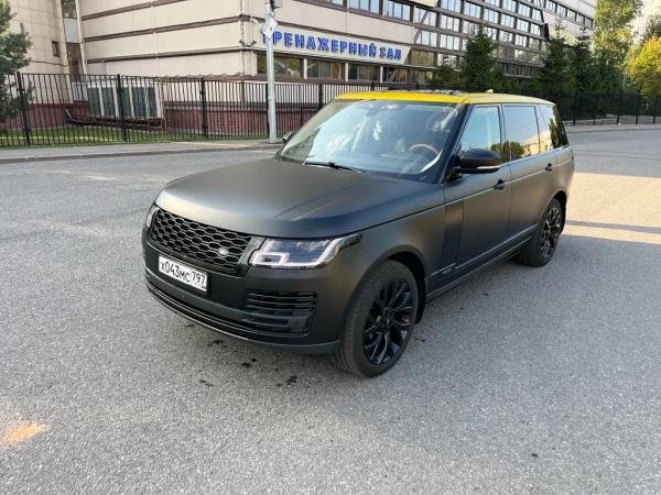 Оклейка Range Rover Vogue черной сатиновой пленкой
