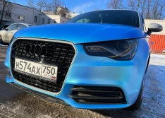 Оклейка цветным полиуретаном Audi a2 в два цвета