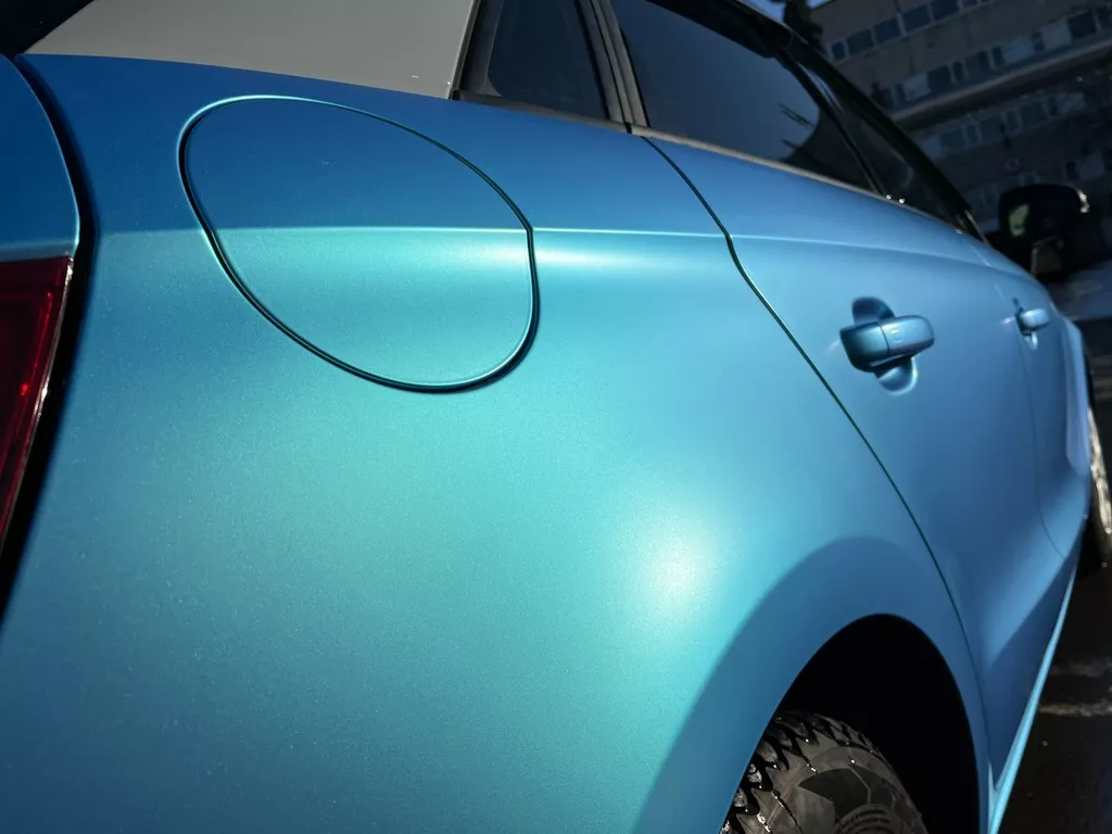 Оклейка цветным полиуретаном Audi a2 