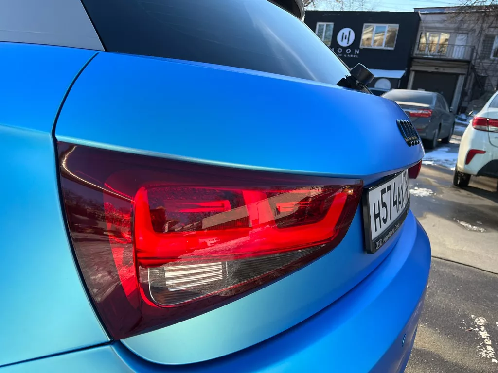 Оклейка цветным полиуретаном Audi a2 