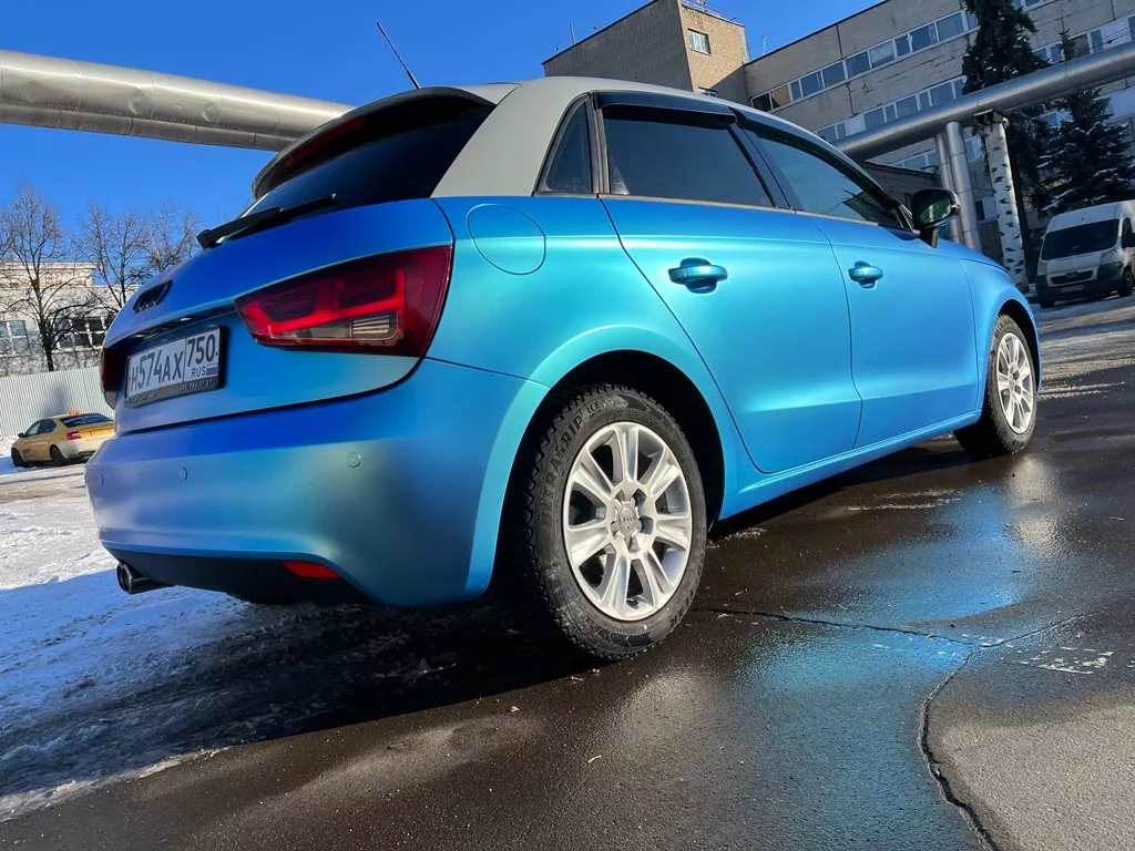 Оклейка цветным полиуретаном Audi a2 