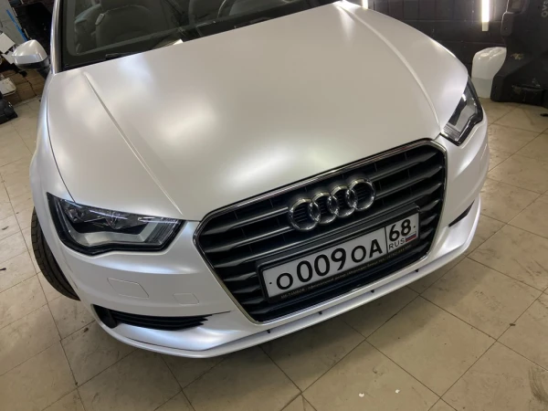 Оклейка цветным полиуретаном Audi a4