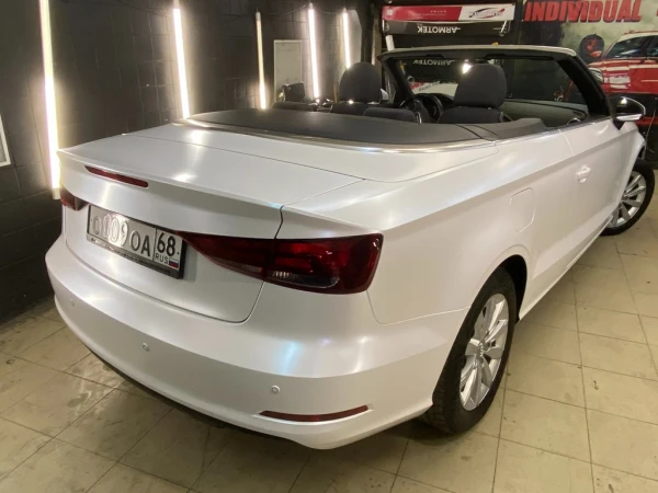 Оклейка цветным полиуретаном Audi a4