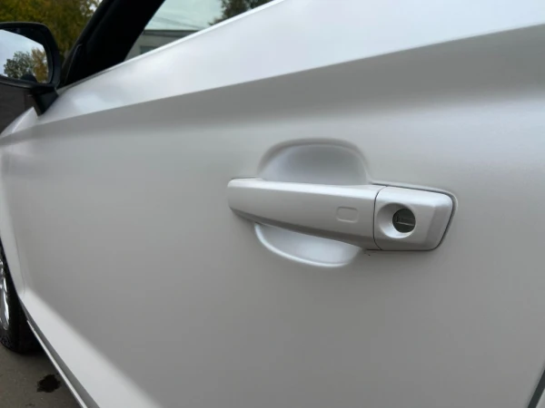 Оклейка цветным полиуретаном Audi a4