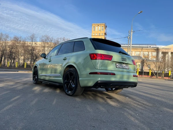 Оклейка цветным полиуретаном AUDI q7 4m  