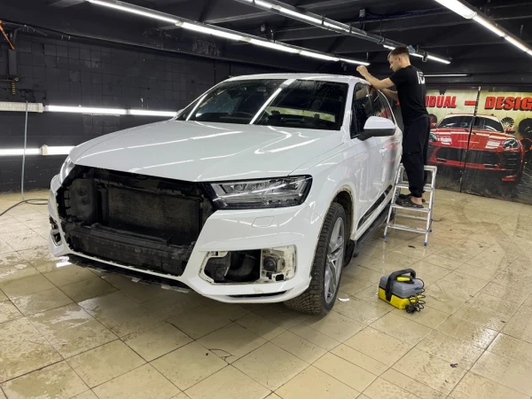 Оклейка цветным полиуретаном AUDI q7 4m  