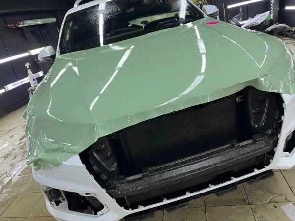 Оклейка цветным полиуретаном AUDI q7 4m  