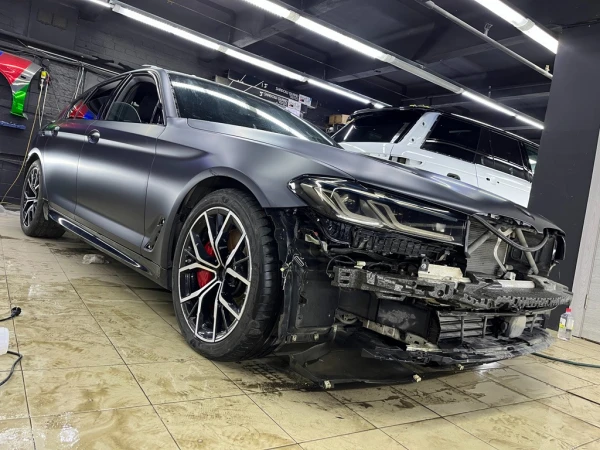 Оклейка bmw 5 в матовый сатин полиуретан