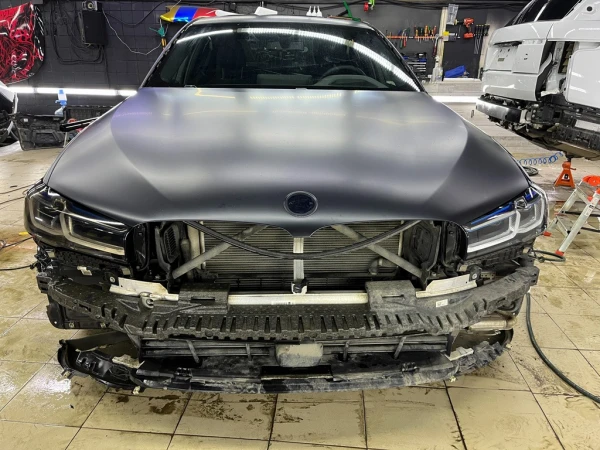 Оклейка bmw 5 в матовый сатин полиуретан