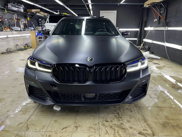 Оклейка bmw 5 в матовый сатин полиуретан