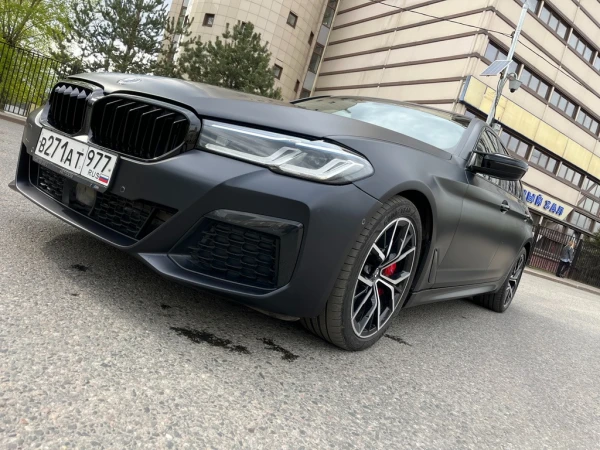 Оклейка bmw 5 в матовый сатин полиуретан