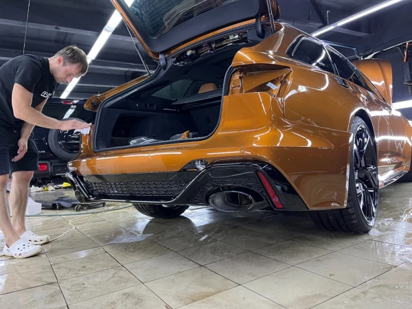 Оклейка защитной полиуретановой пленкой audi rs6 c8