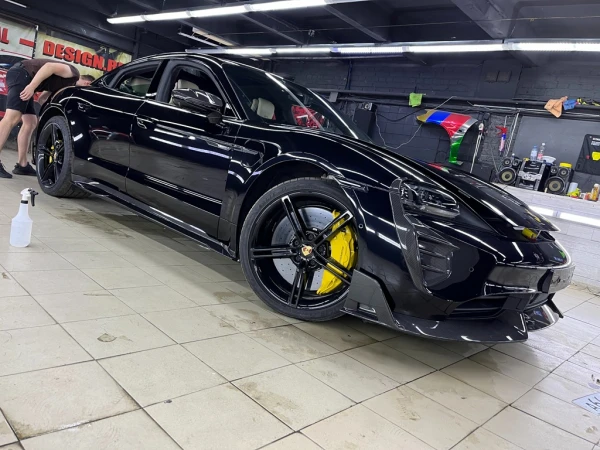 Оклейка защитной полиуретановой пленкой porsche taycan