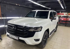 Оклейка защитной полиуретановой пленкой toyota land cruiser 300 