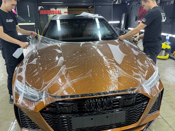 Оклейка Audi rs 6 полиуретановой пленк
