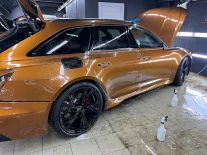 Оклейка Audi rs 6 полиуретановой пленк