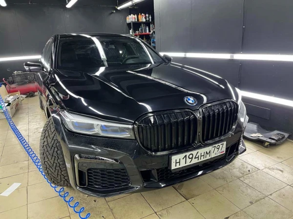 Оклейка полиуретановой пленкой bmw 7 