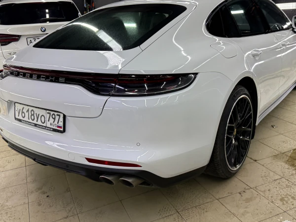 poliuretanovaya oklejka porsche panamera   