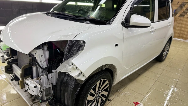 Toyota Passo оклейка переднего комплекс