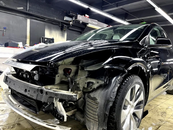 оклейка защитной антигравийной пленкой Tesla